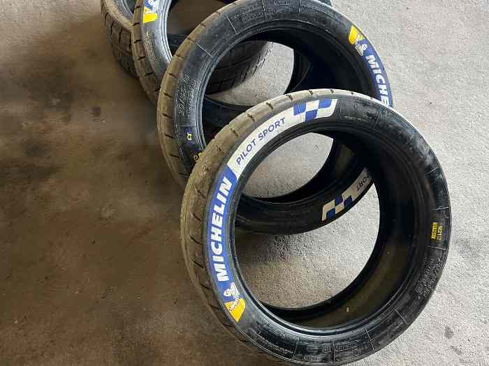 4 Michelin M21 rodés 18 pouces 0