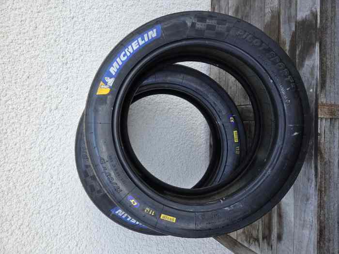 Pneus Michelin r11 neuf 19/63/17
