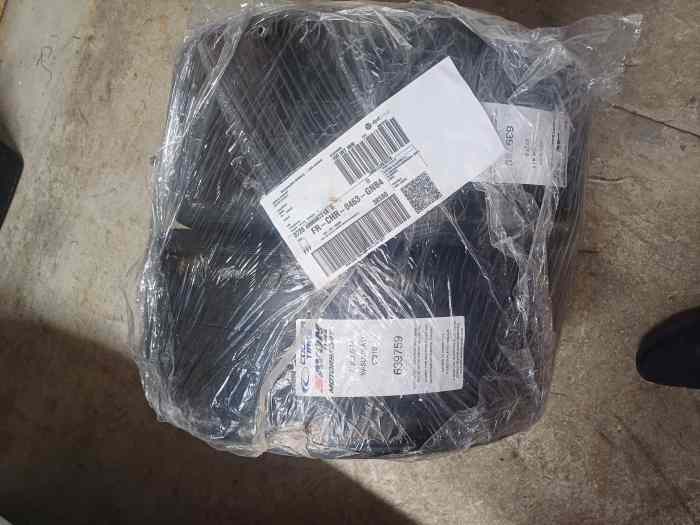 2.Pneus AVON NEUF 14 pouces