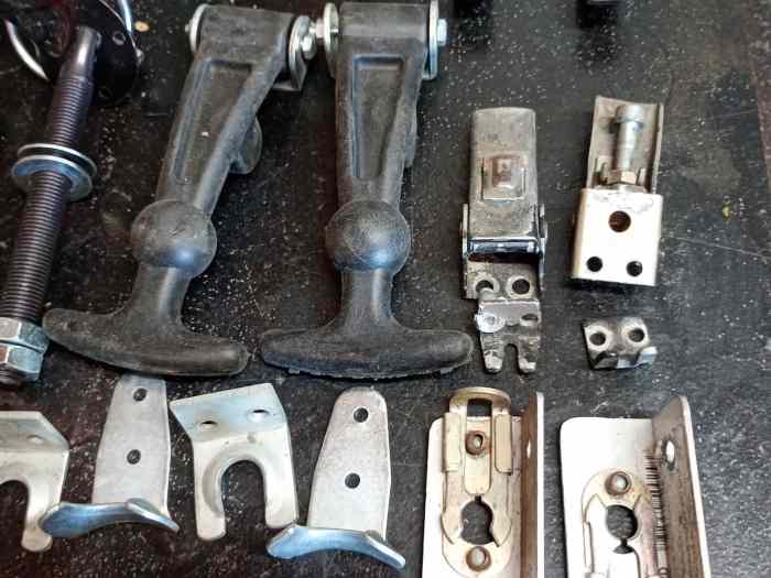 Pièces chassis courses à souder pour triangles , arceau , harnais , ceintures .......... 2