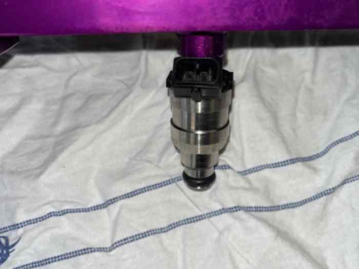 Rampe à injections 350z + injecteur 550cc 2