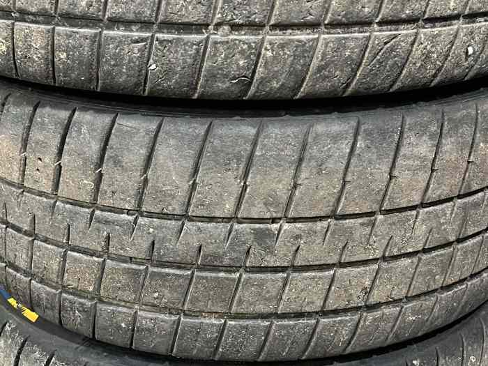 À vendre Pneus MICHELIN 18’