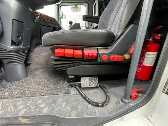 Semi-remorque avec tracteur 4