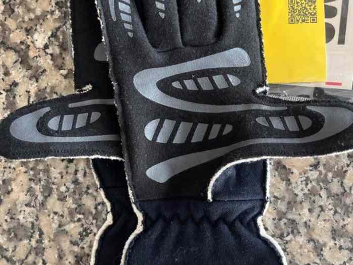 Gants OMP fia 1