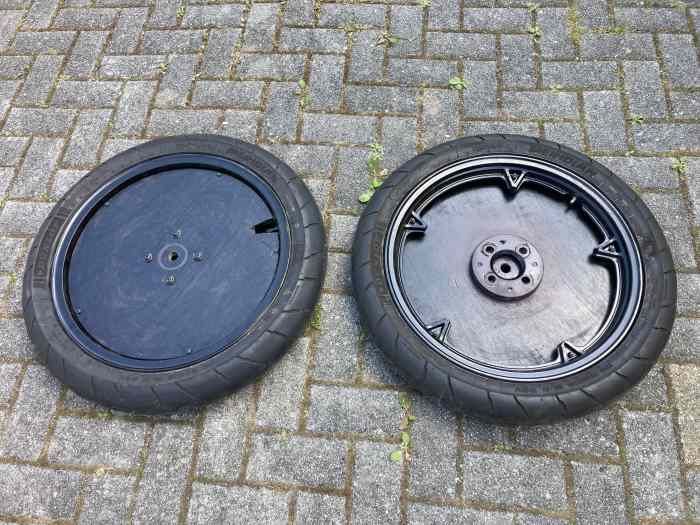 Roues de rangement pour monoplace 1