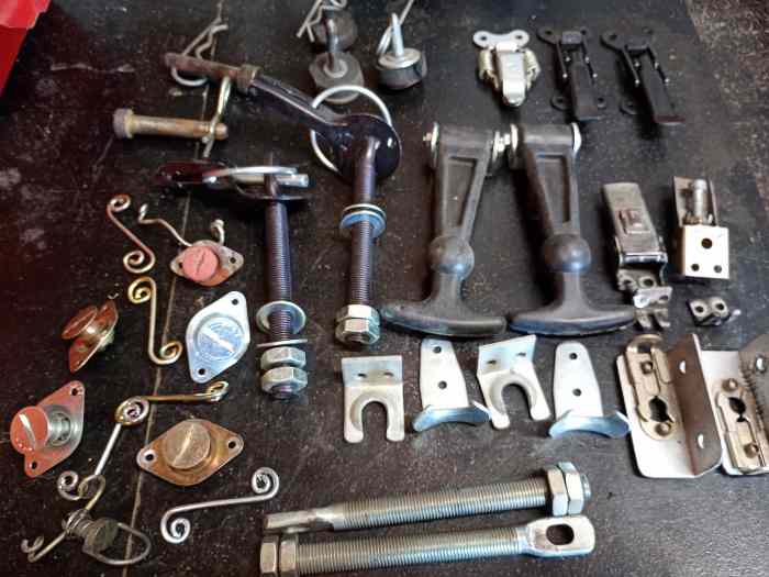 Pièces chassis courses à souder pour triangles , arceau , harnais , ceintures .......... 1