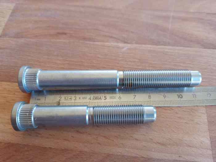 Goujons de roue clio gr A 1