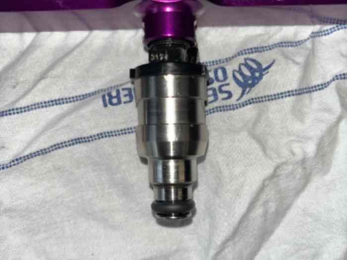 Rampe à injections 350z + injecteur 550cc 1