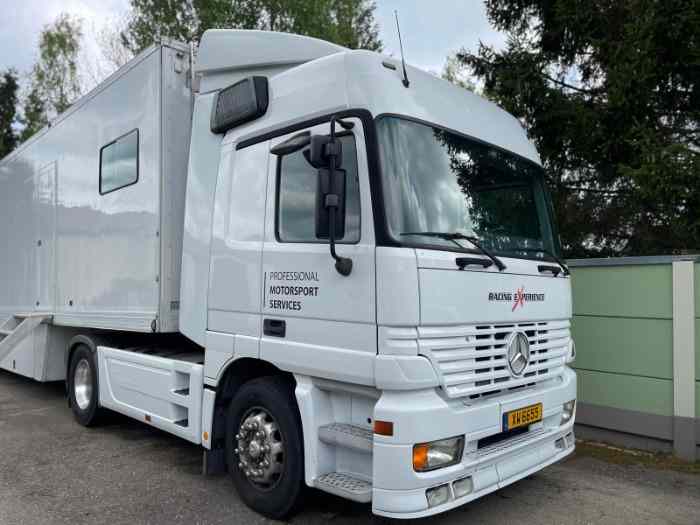 Semi-remorque avec tracteur 1