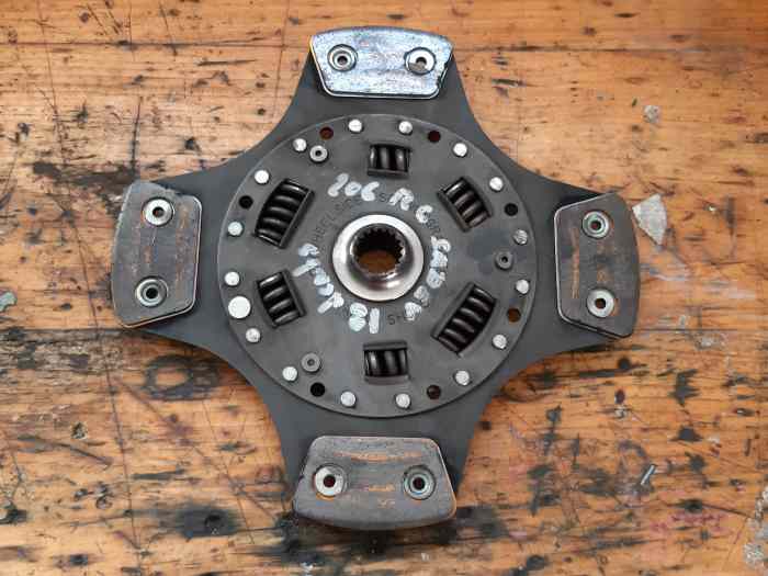 Disque embrayage 4 patins SACHS Peugeot 206 RC (18 cannelures D228mm) - à réfectionner 0