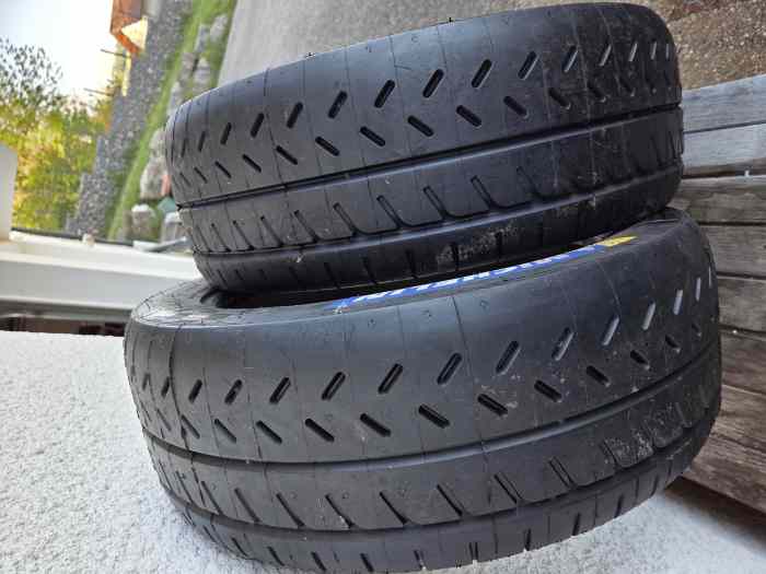 Pneus Michelin r11 neuf 19/63/17 1