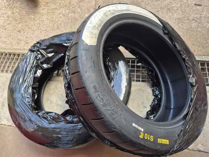 Pneu michelin s10 neuf 16p