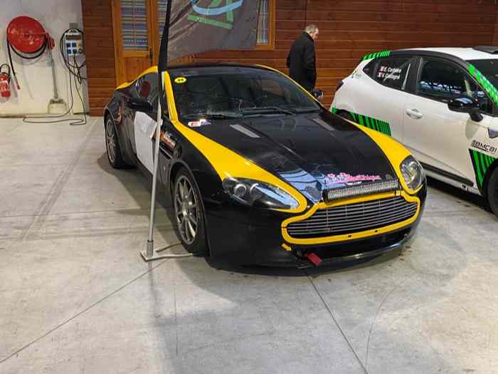 CHERCHE ASTON MARTIN DETRUITE POUR PIE...