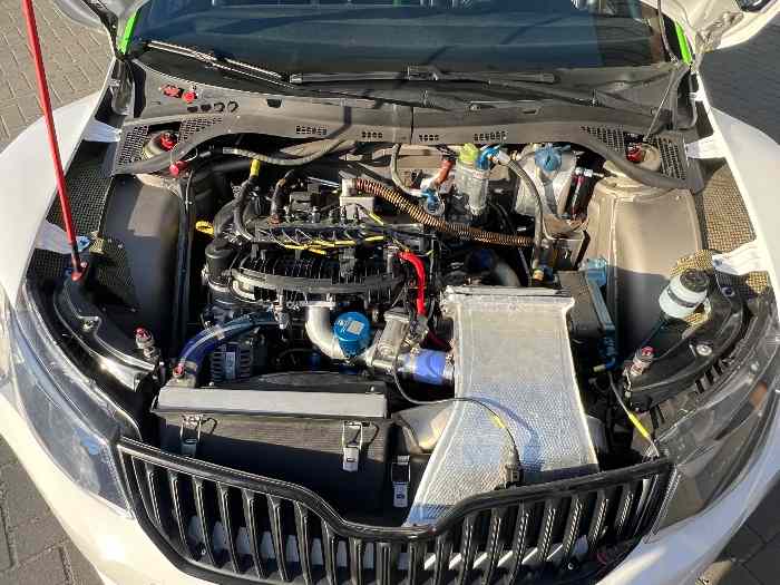 Skoda Fabia R5 Ready-to-race and up-to-date incl. parts 2