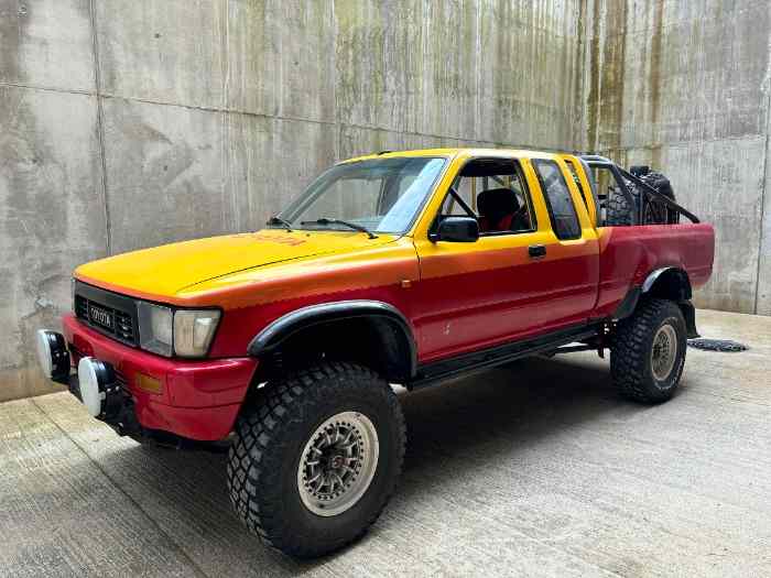 TOYOTA HILUX RAID