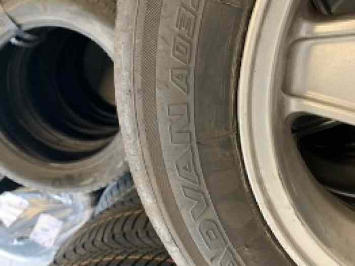 lot 4 pneus Yokohama A032R 2