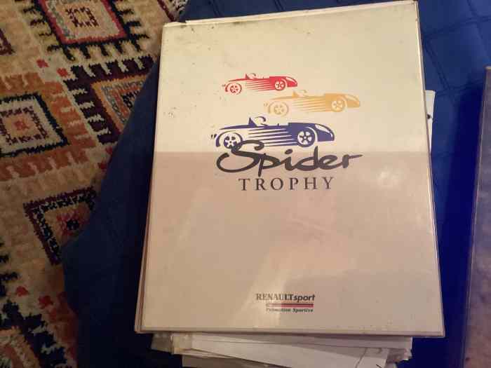 Ancien agent renault vend documentation 2