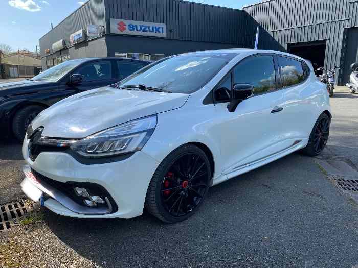 Clio 4 rs trophy