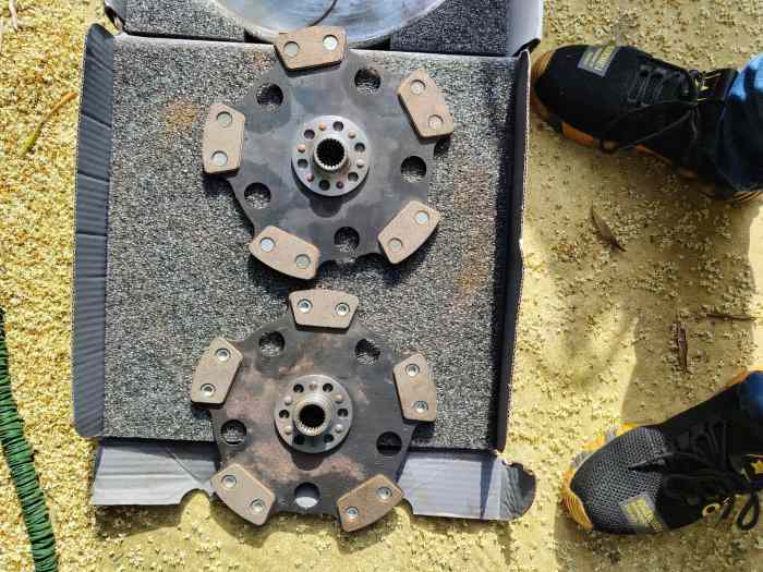 DISQUE EMBRAYAGE NEUF MITSUBISHI EVO 9...
