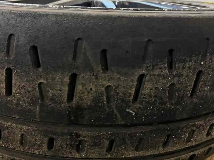 Pirelli RA7+A 17 pouces 1