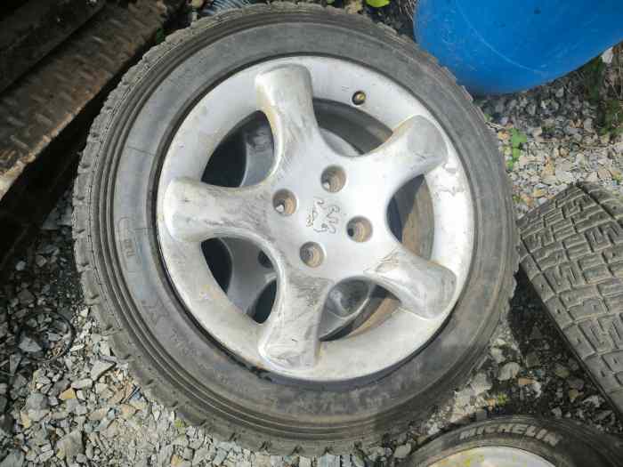3 jantes cyclone sur pneu Michelin 14/...