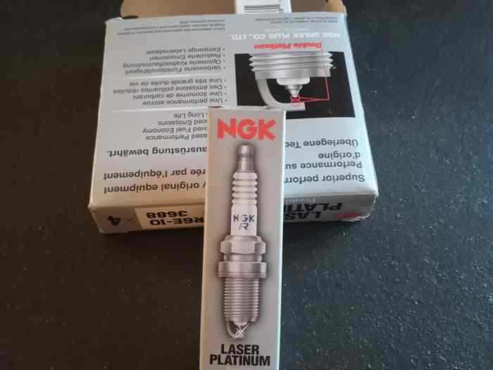 BOUGIE NGK PFR6E-10 - CLIO RS 2