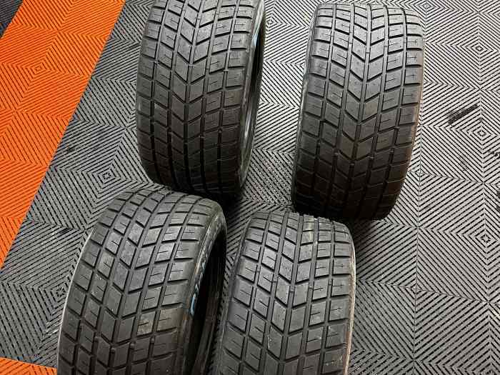 Un set de 4 pneus pluie Pirelli gomme WS (2AV 200/540/13 + 2AR 250/575/13)