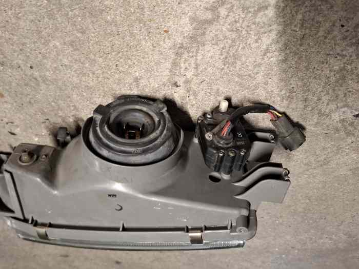 PHARE AVANT GAUCHE ORIGINE SUBARU GT 2000 1