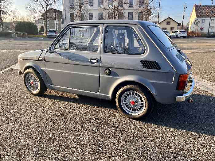Fiat 126 de collection avec préparation Abarth 1