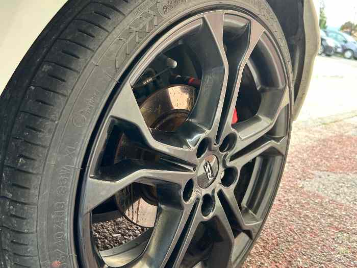 Renault Clio 4 RS 1