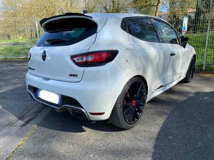 Clio 4 rs trophy 1