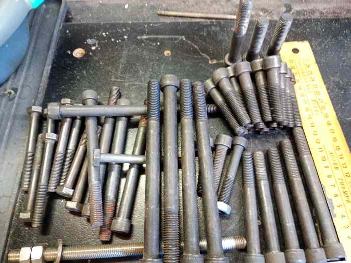 Divers boulons et vis en qualité 12.9 pour moteur ou chassis course 0
