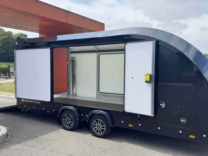 REMORQUE NEUVE BRIAN JAMES NOUVELLE RACE SPORT 5M X 2.1M PTAC 3T OU 3T5 / PORTE VOITURE FERMÉ / TREUIL ELECTRIQUE / BASCULEMENT EN OPTION / TVA RECUPERABLE / 24730 ht / NOUVE... 2