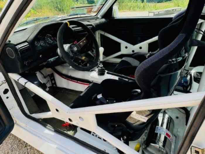 BMW M3 E30 Maxi Gr A ex Romain DUMAS 1