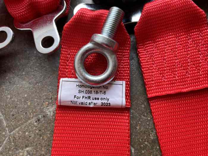 Vends harnais Hans 6 points ConfigRacing by TRS rouge 2