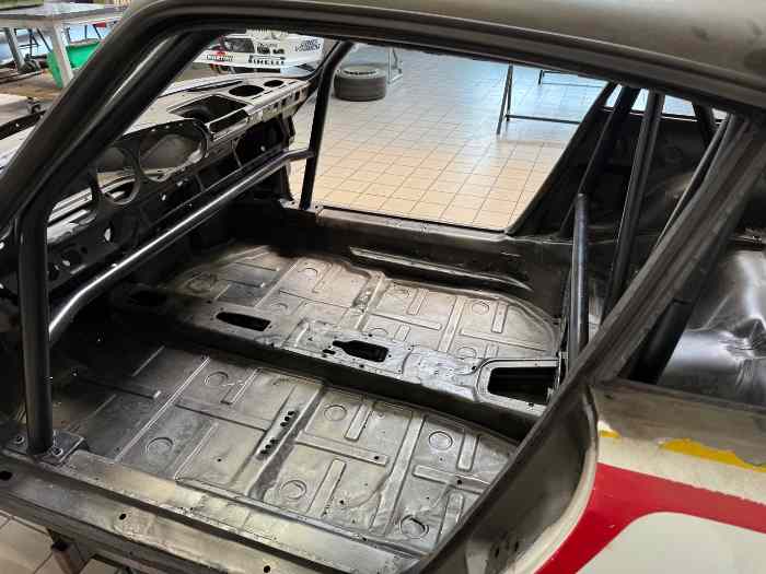 Caisse nue Porsche 911 ailes style RSR 4