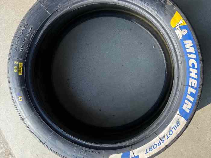 Pneu Michelin S10 18 pouces neuf 0