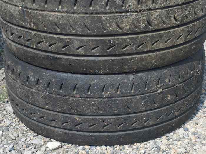 Vends plusieurs pneus 4