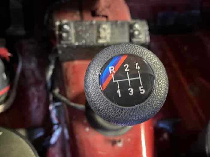BMW e30 2,7 boite sport 4