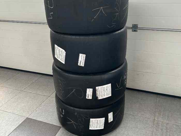 Pneus neufs Pirelli PZERO 0