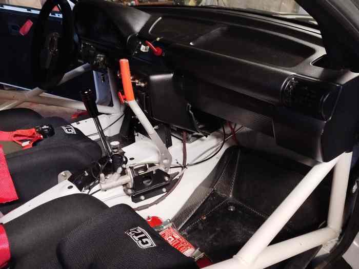 bmw compact f2000 4