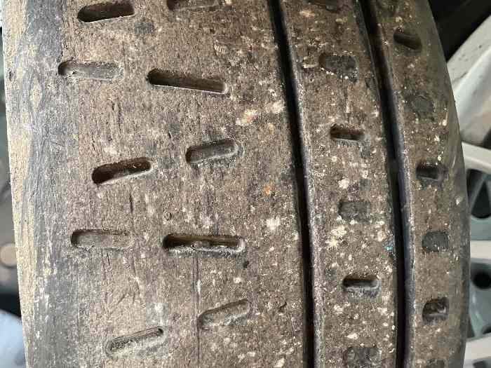 pneu pirelli 17 pouces ra7 0