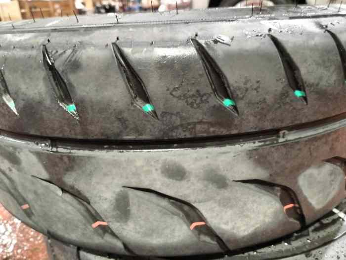 impecable juego de 4 llantas Targa en 7x13 con neumáticos nuevos Toyo 185/60/13 2