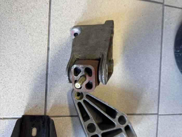 Support moteur clio grA