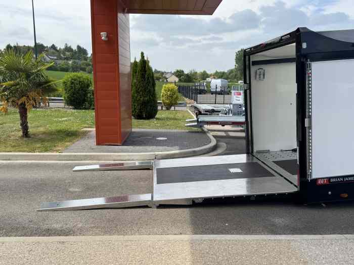 REMORQUE NEUVE BRIAN JAMES NOUVELLE RACE SPORT 5M X 2.1M PTAC 3T OU 3T5 / PORTE VOITURE FERMÉ / TREUIL ELECTRIQUE / BASCULEMENT EN OPTION / TVA RECUPERABLE / 24730 ht / NOUVE... 3
