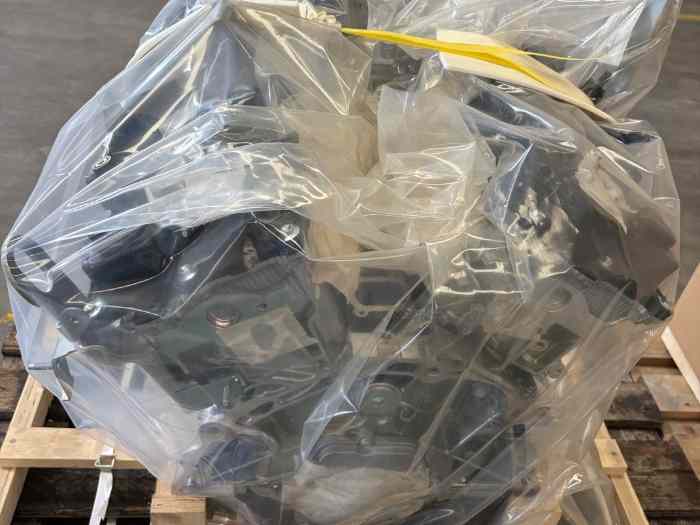 Moteur Neuf Renault Nissan 3.5 V6 V4Y 713 1