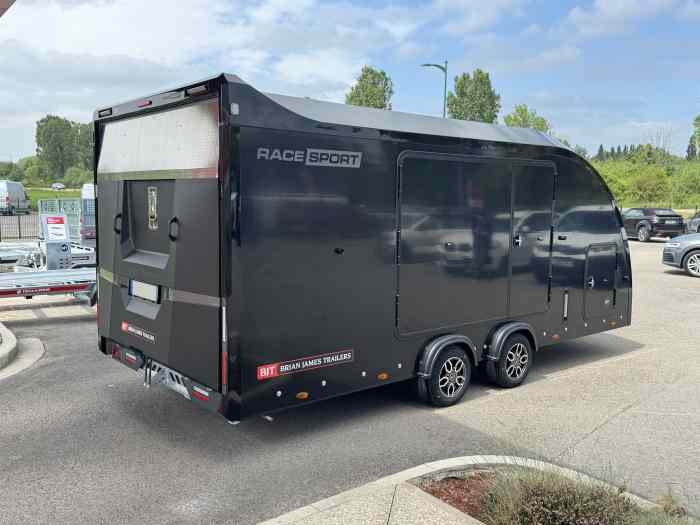 REMORQUE FERMÉE BRIAN JAMES NOUVELLE RACESPORT / PORTE VOITURE COMPETITION / A PARTIR DE 26628€ TTC / JANTES ALU DE SERIE / TREUIL ELECTRIQUE DE SERIE 1