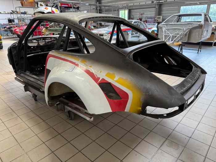 Caisse nue Porsche 911 ailes style RSR 3
