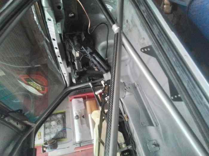 CAISSE BMW E30 320 I arceautee phase 2 2