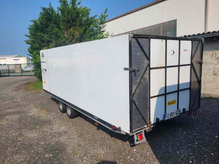 Remorque fermée double essieux plateaux 5M 1